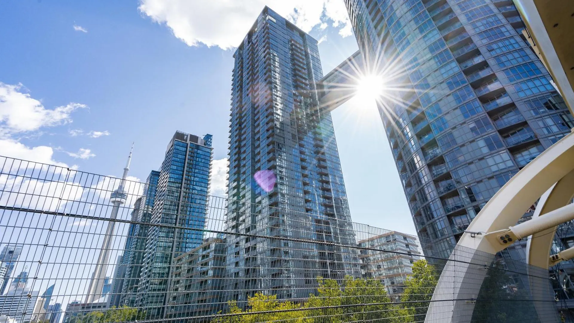 Apartment Exquisite Condos By Cn Tower With Parking Toronto Canada